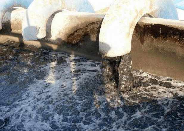 （圖：養(yǎng)殖場(chǎng)污水泡沫處理池）