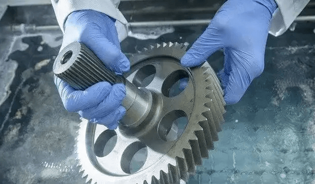 (圖:金屬清洗現(xiàn)場)