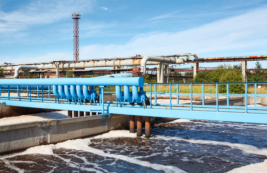 (圖:南輝客戶造紙污水池起泡現(xiàn)場(chǎng))